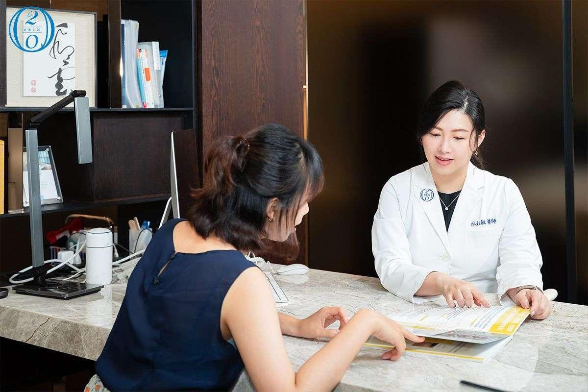 林鈺敏醫師在Profhilo逆時針術前詳細為客人說明