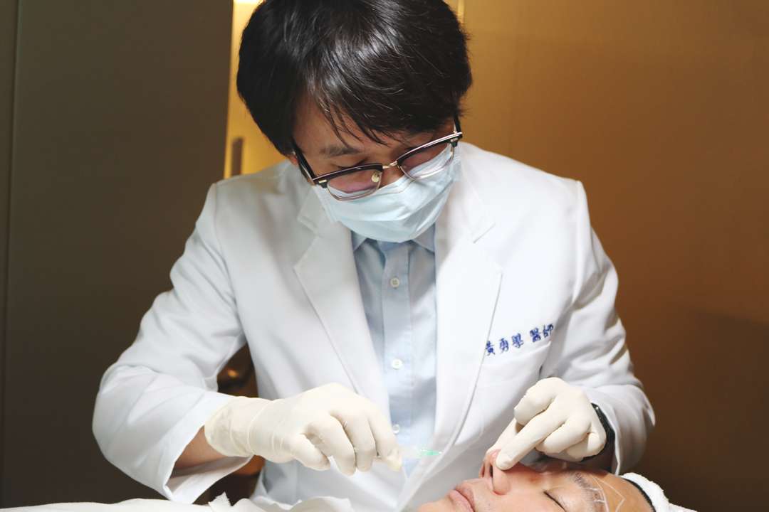 黃勇學醫師擁有豐富的微整形注射經驗，強調抗老化的「面部年輕化」治療