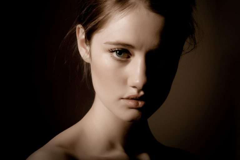 過往的毛孔粗大、出油、粉刺、膿包痘痘仍持續發生，吃藥、擦藥只能短期抑制